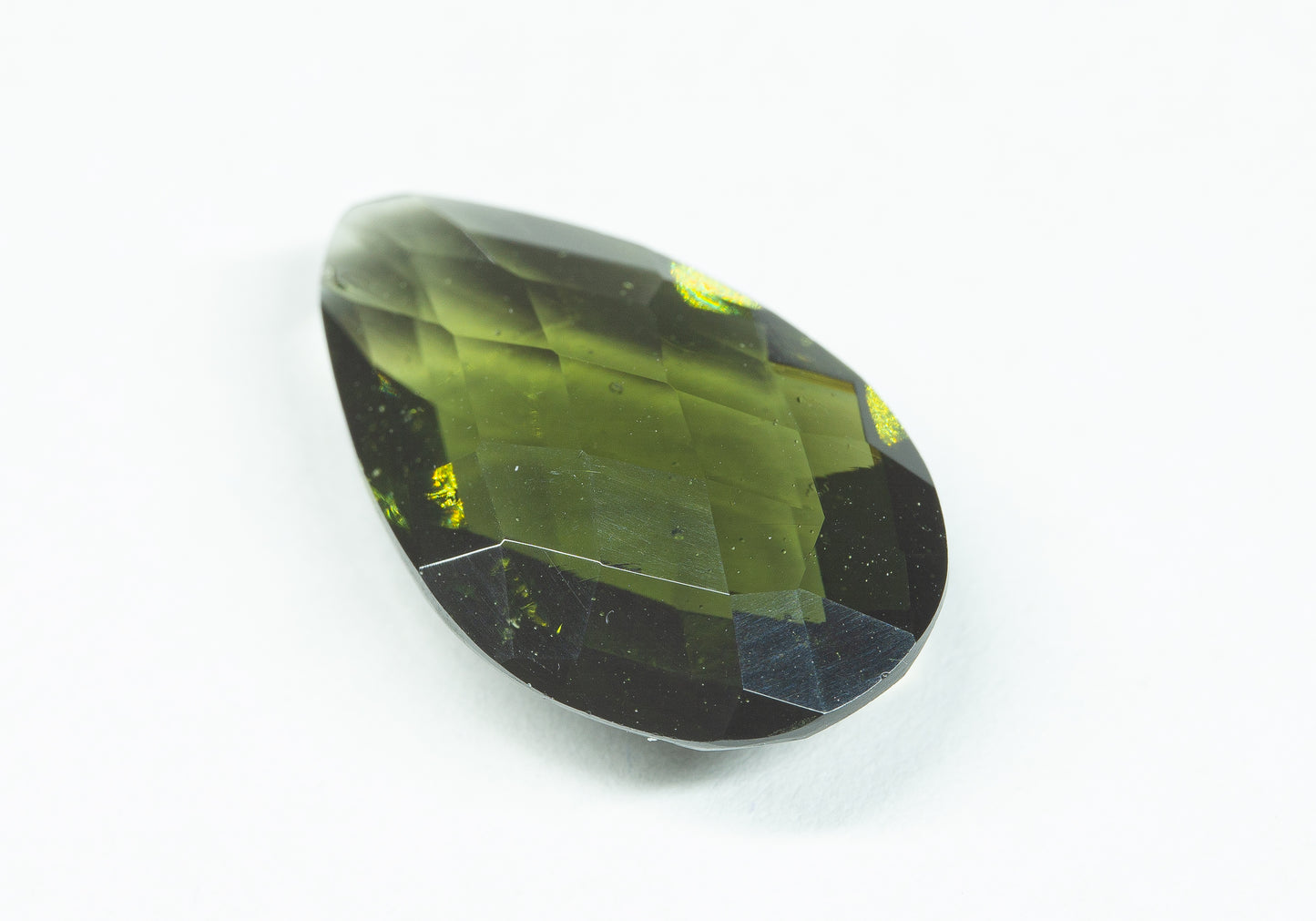Faceted moldavite