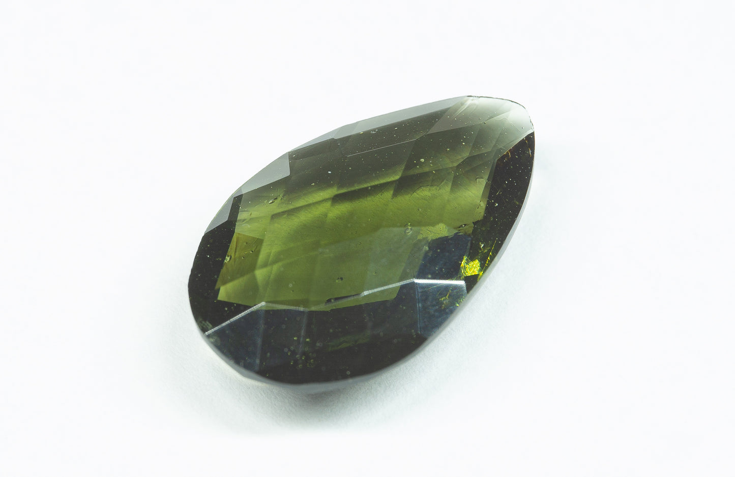 Faceted moldavite