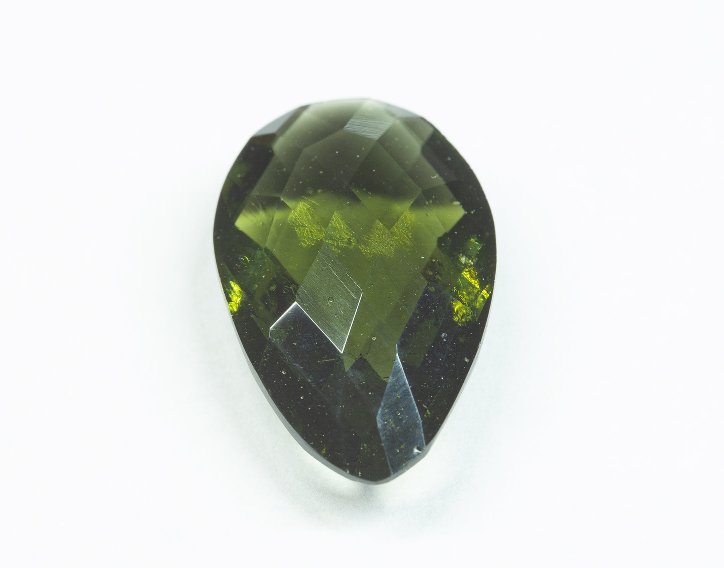 Faceted moldavite