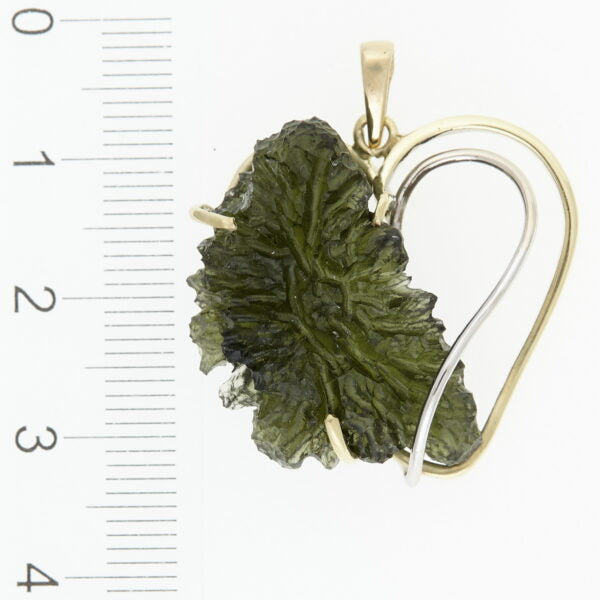 Pendente in oro con a moldavite cuore 7783