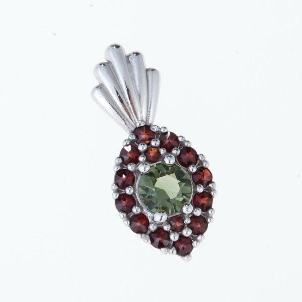 Pendente in argento con moldavite e granati 1016
