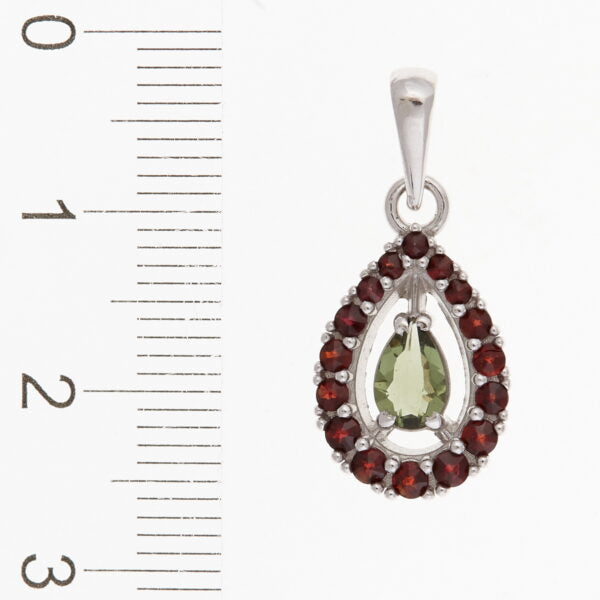 Pendente in argento con moldavite e granati 1046