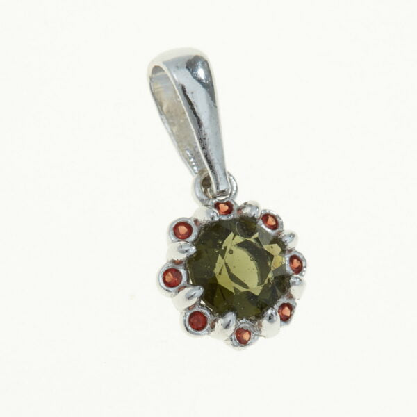Pendente in argento con moldavite e granati 1125