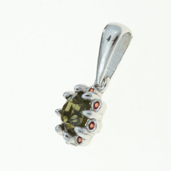 Pendente in argento con moldavite e granati 1125
