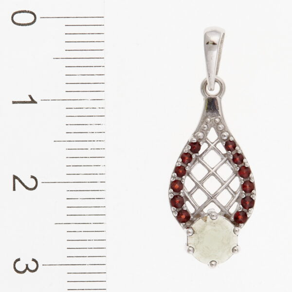 Pendente in argento con moldavite e granati 1166
