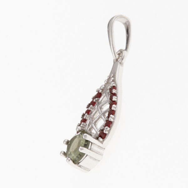 Pendente in argento con moldavite e granati 1166