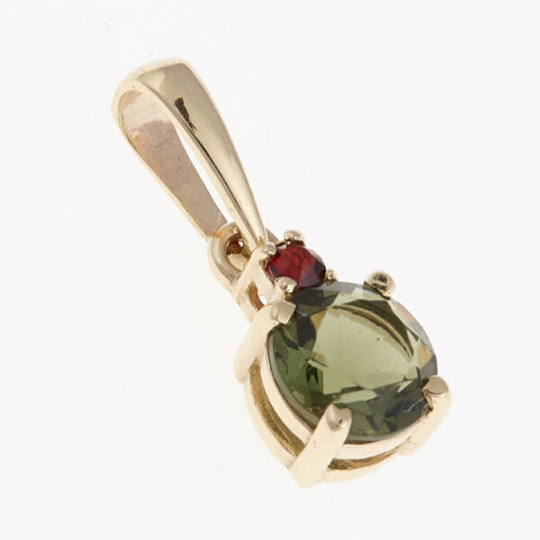 Pendente in oro con moldavite e granato 1085