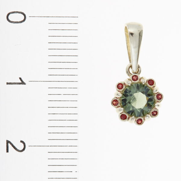 Pendente in oro con moldavite e granati 1125