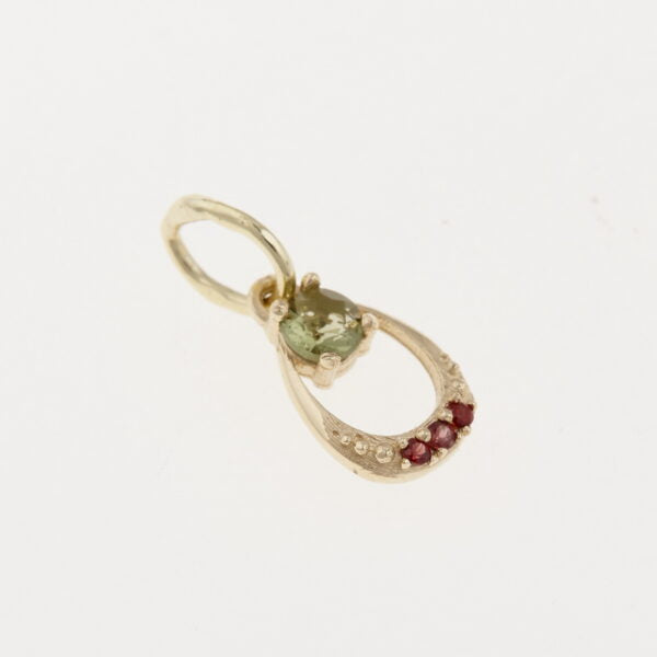 Pendente in oro con moldavite e granati 07