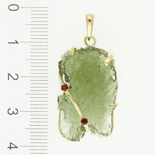 Pendente in oro con a moldavite e granati 7094