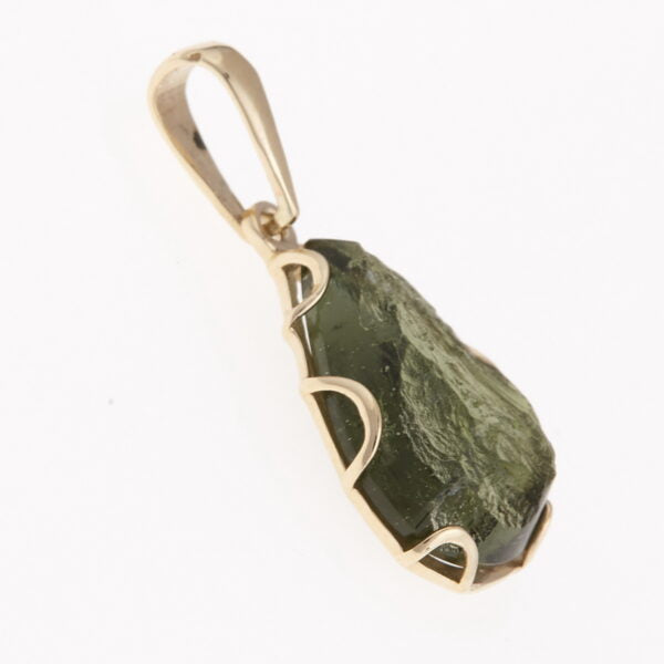 Pendente in oro con a moldavite