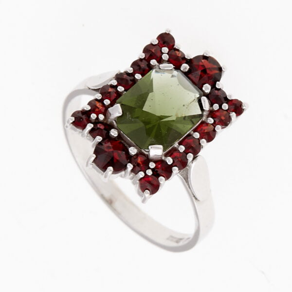 Anello in argento con moldavite e granati 02