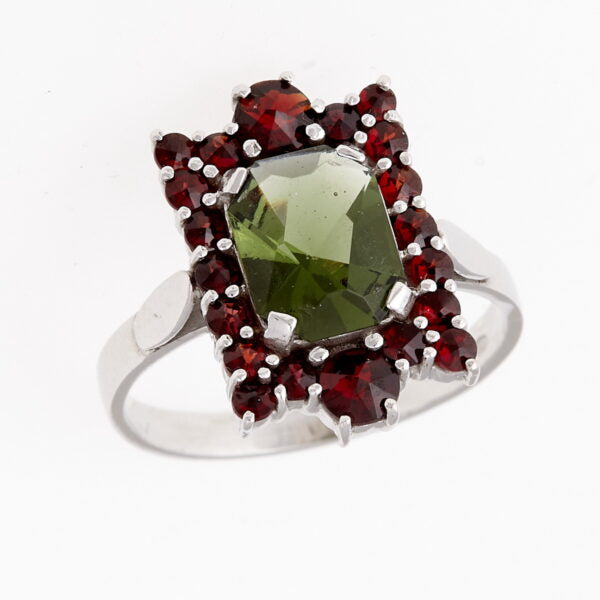 Anello in argento con moldavite e granati 02