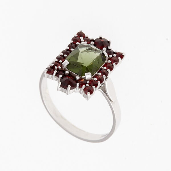 Anello in argento con moldavite e granati 02