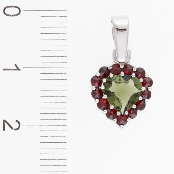 Pendente in argento con moldavite e granati – cuore 025