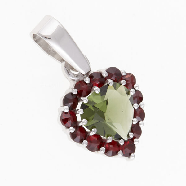 Pendente in argento con moldavite e granati – cuore 025