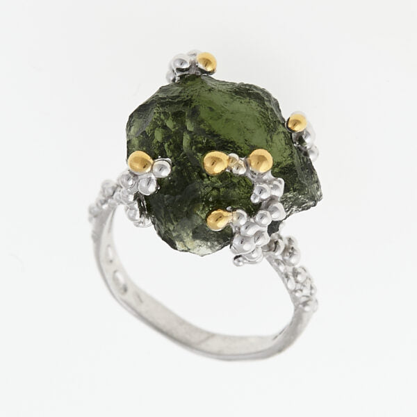 Anello in argento con natural moldavite 9730