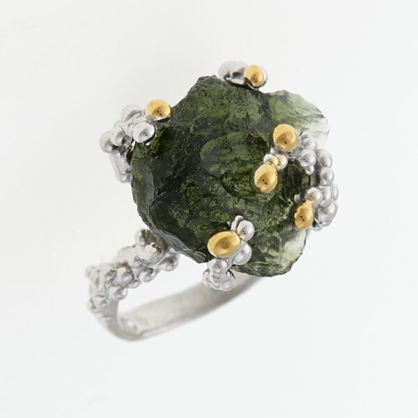 Anello in argento con natural moldavite 9730