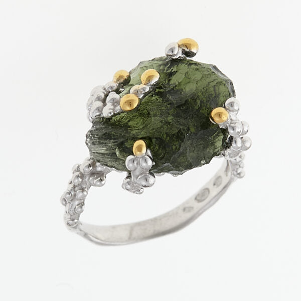 Anello in argento con natural moldavite 9730