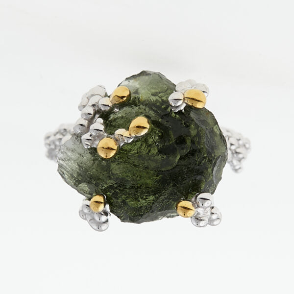 Anello in argento con natural moldavite 9730
