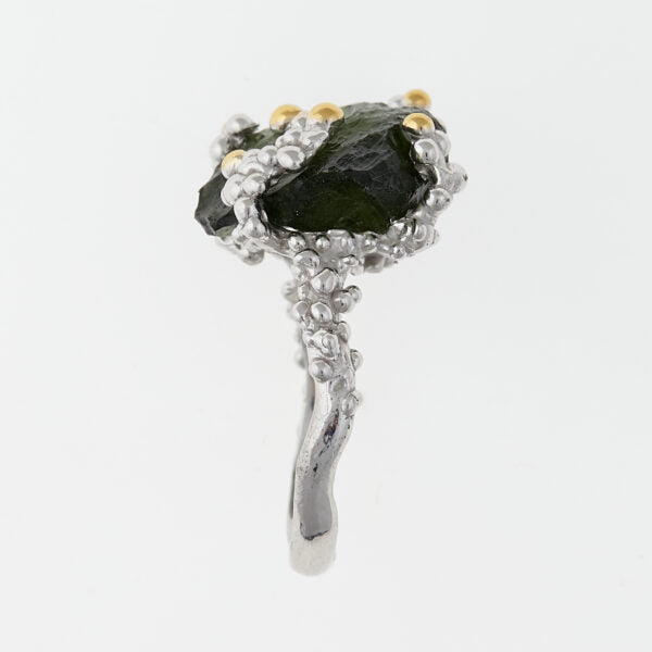 Anello in argento con natural moldavite 9730