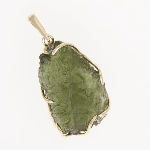 Pendente in oro con a moldavite 8598