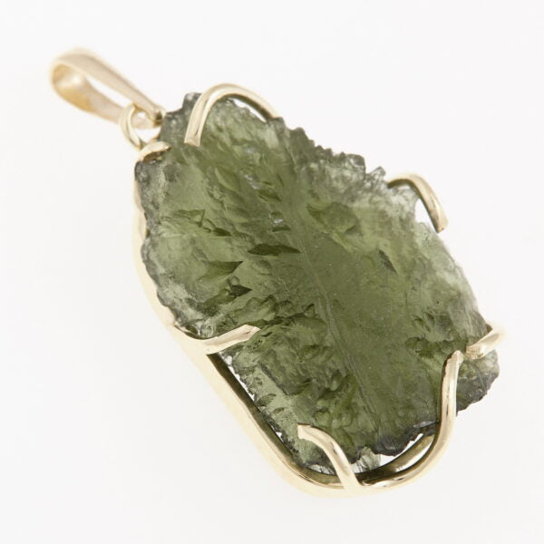Pendente in oro con a moldavite 8598