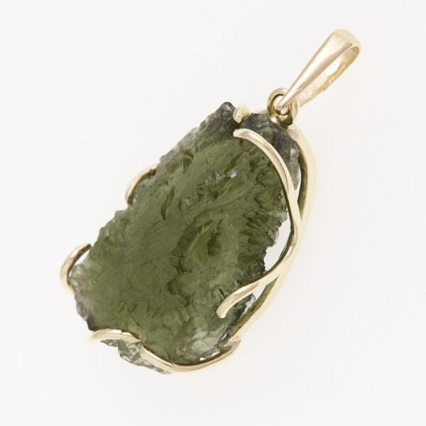 Pendente in oro con a moldavite 8598