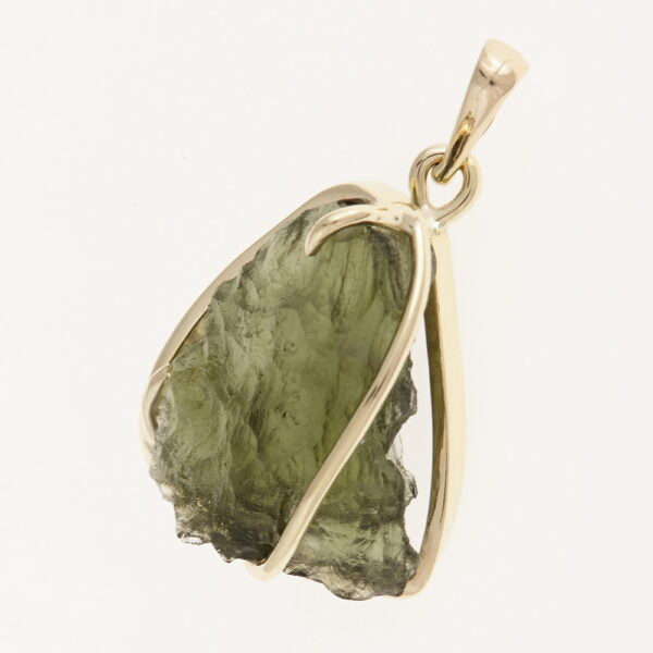 Pendente in oro con a moldavite 8618