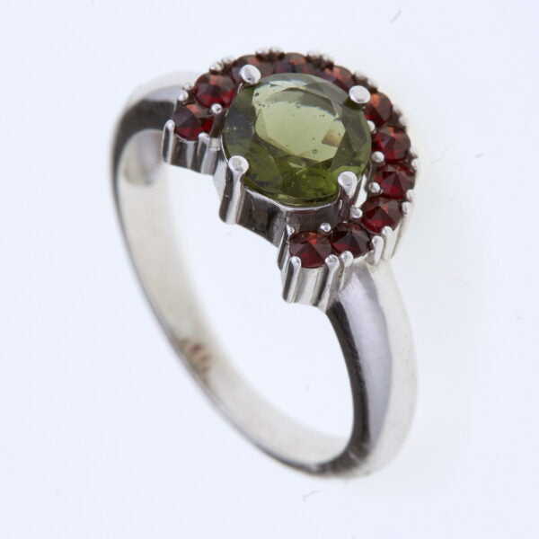 Anello in argento con moldavite e granati 091G