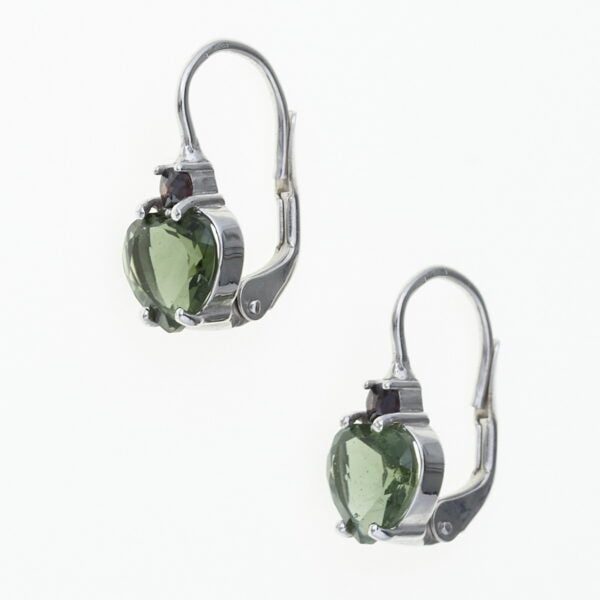 Orecchini in argento con moldavite e granati – cuore 172G