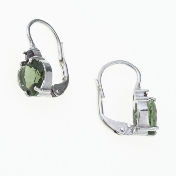 Orecchini in argento con moldavite e granati – cuore 172G