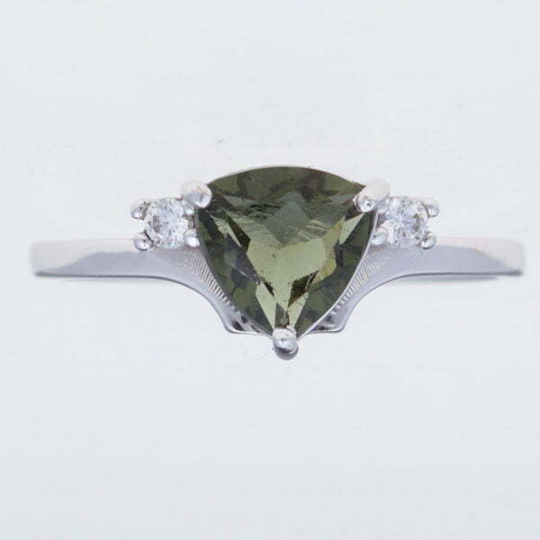 Anello in argento con moldavite e zirconi