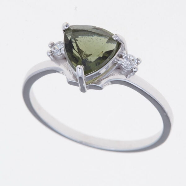 Anello in argento con moldavite e zirconi