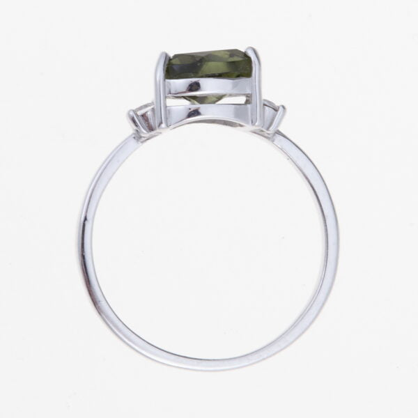 Anello in argento con moldavite e zirconi