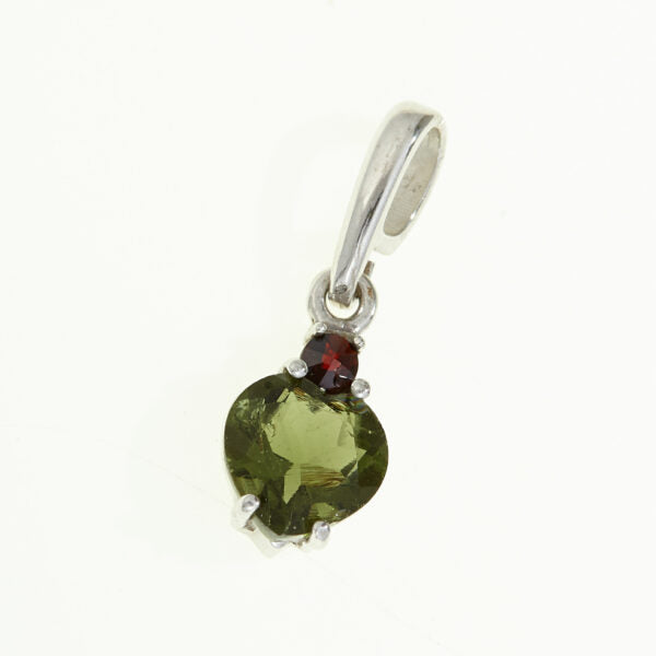 Pendente in argento con moldavite e granato – cuore 227G