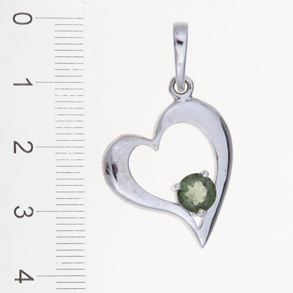 Pendente in argento con moldavite – cuore