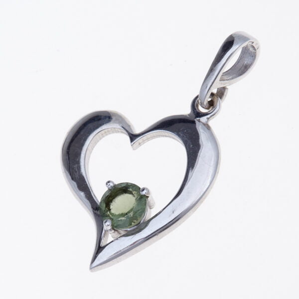 Pendente in argento con moldavite – cuore