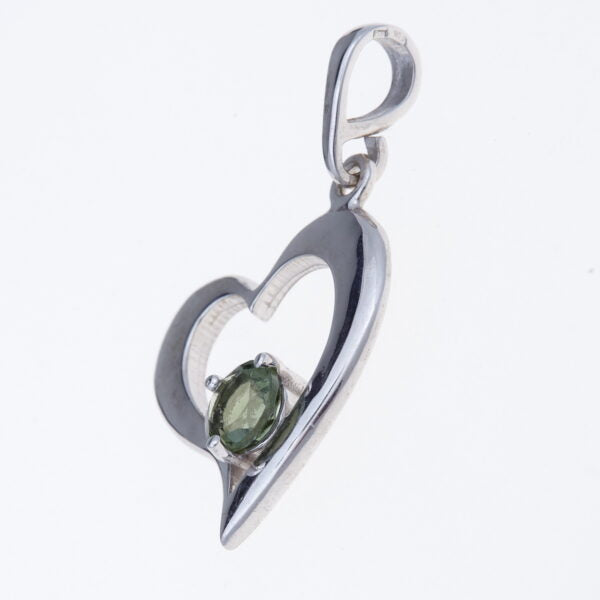 Pendente in argento con moldavite – cuore