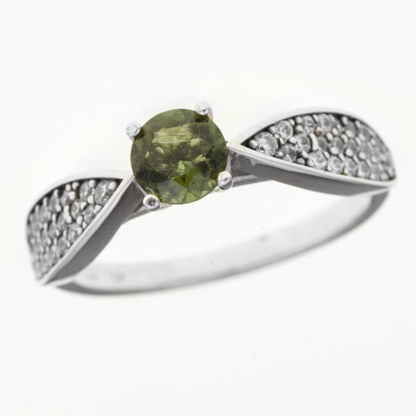 Anello in argento con moldavite e zirconi