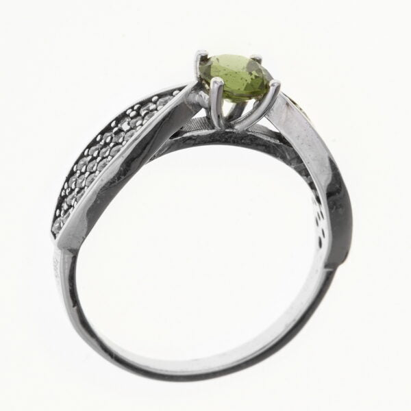 Anello in argento con moldavite e zirconi