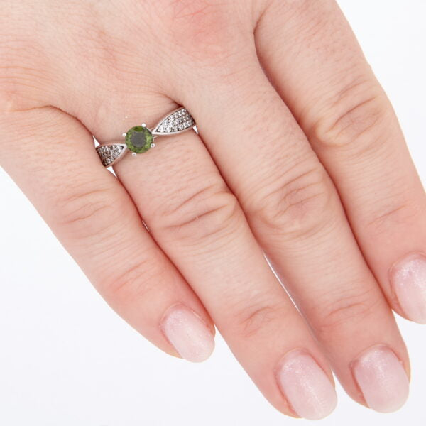 Anello in argento con moldavite e zirconi