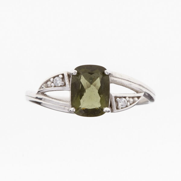 Anello in argento con moldavite e zirconi