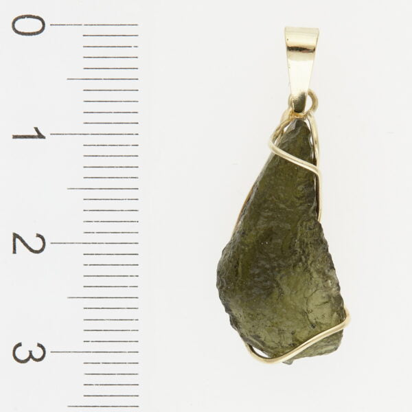 Pendente in oro con natural moldavite 068