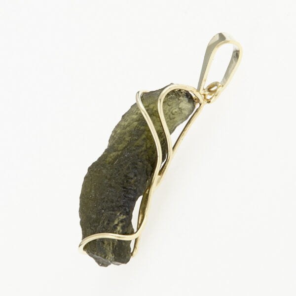 Pendente in oro con natural moldavite 068