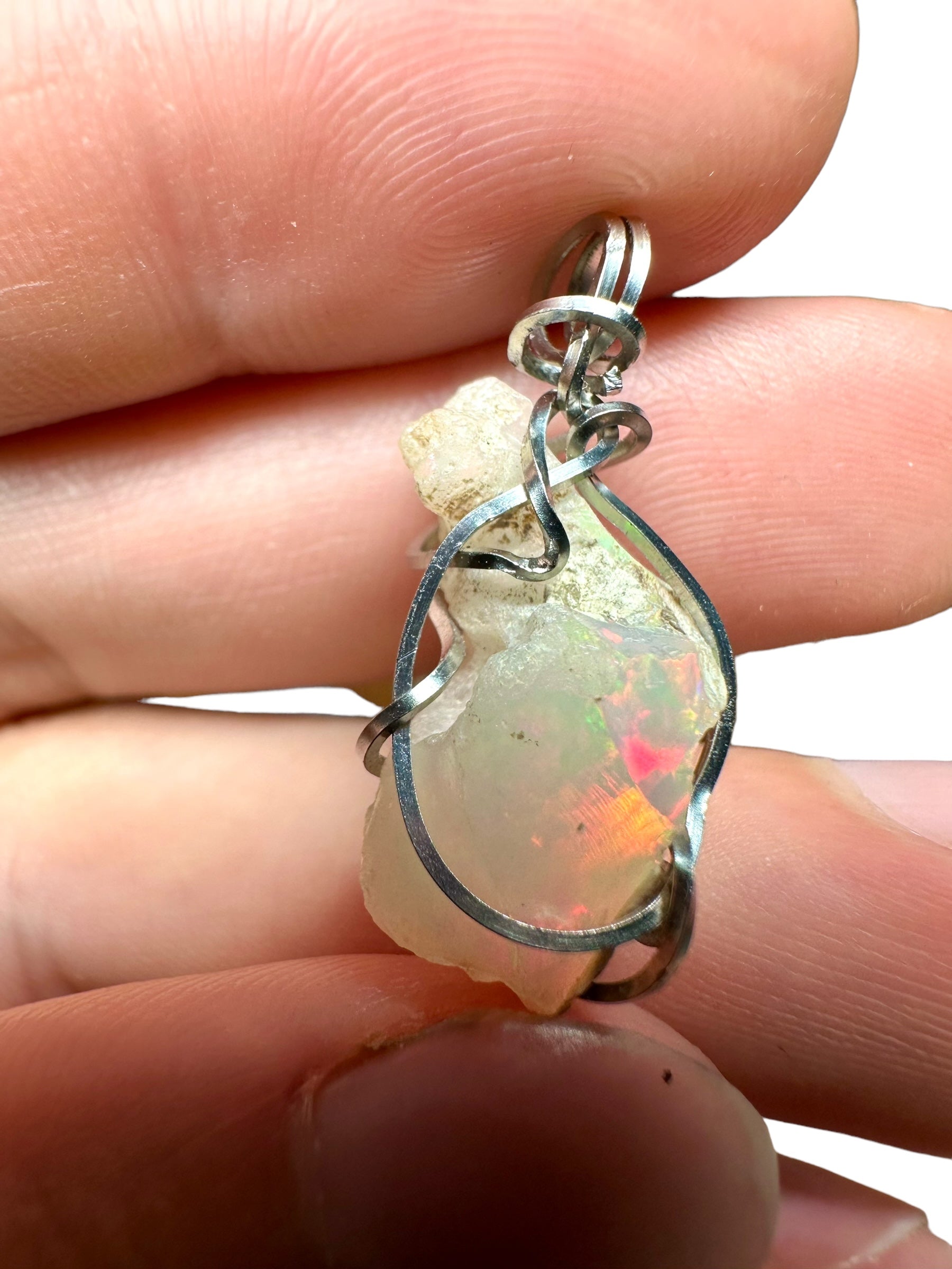 Precious opal pendant - P/OP003