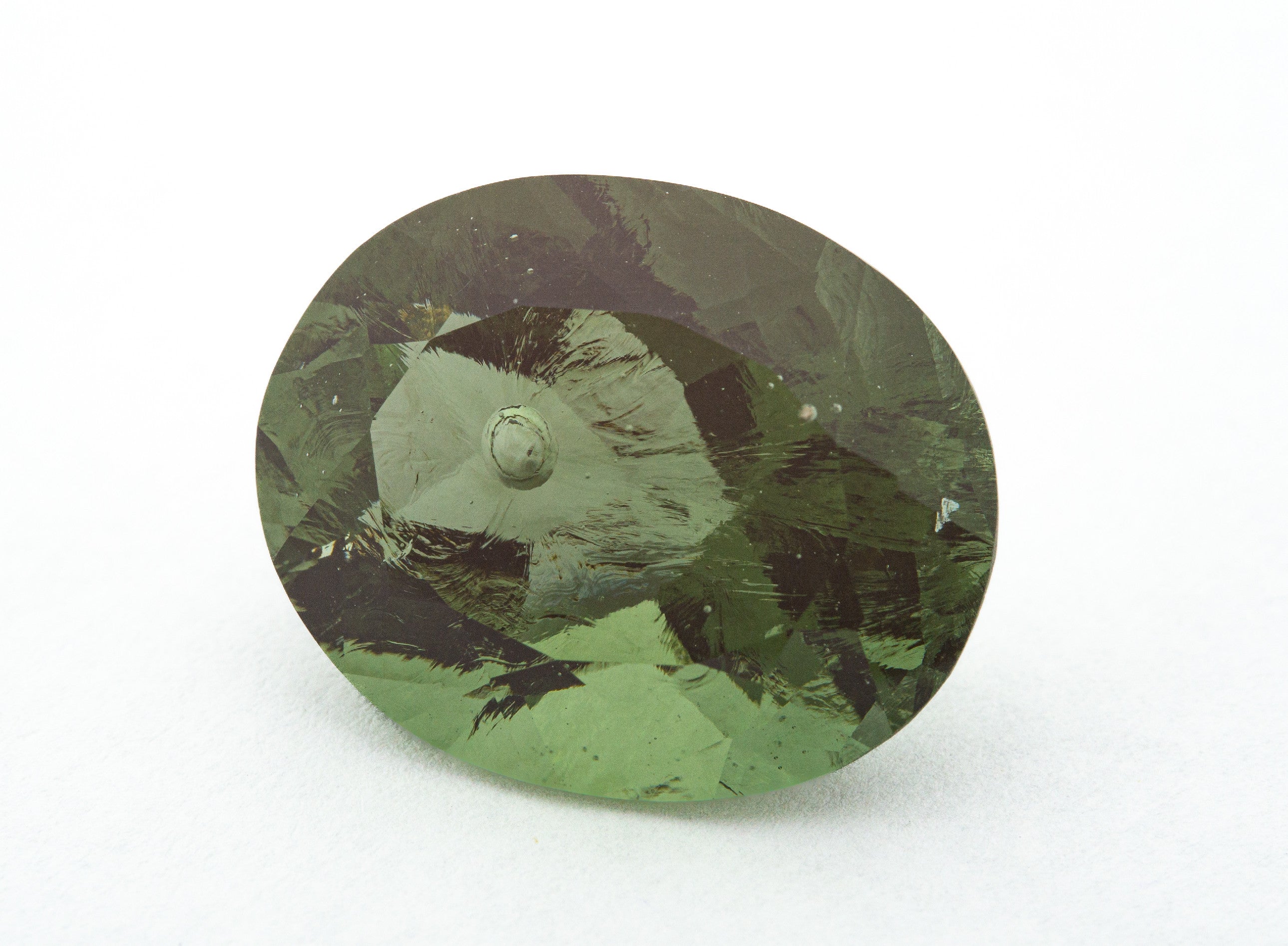 Faceted moldavite with a rare bubble 16,25ct - BV008