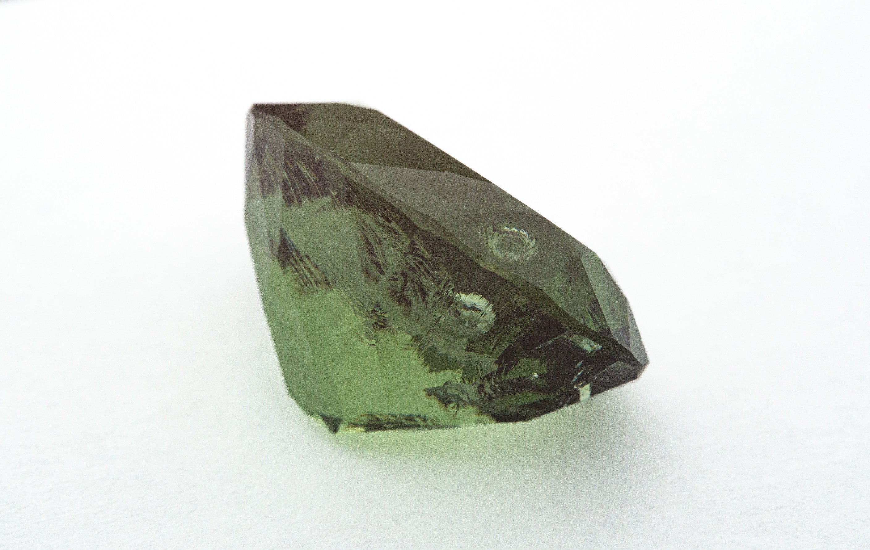 Faceted moldavite with a rare bubble 16,25ct - BV008