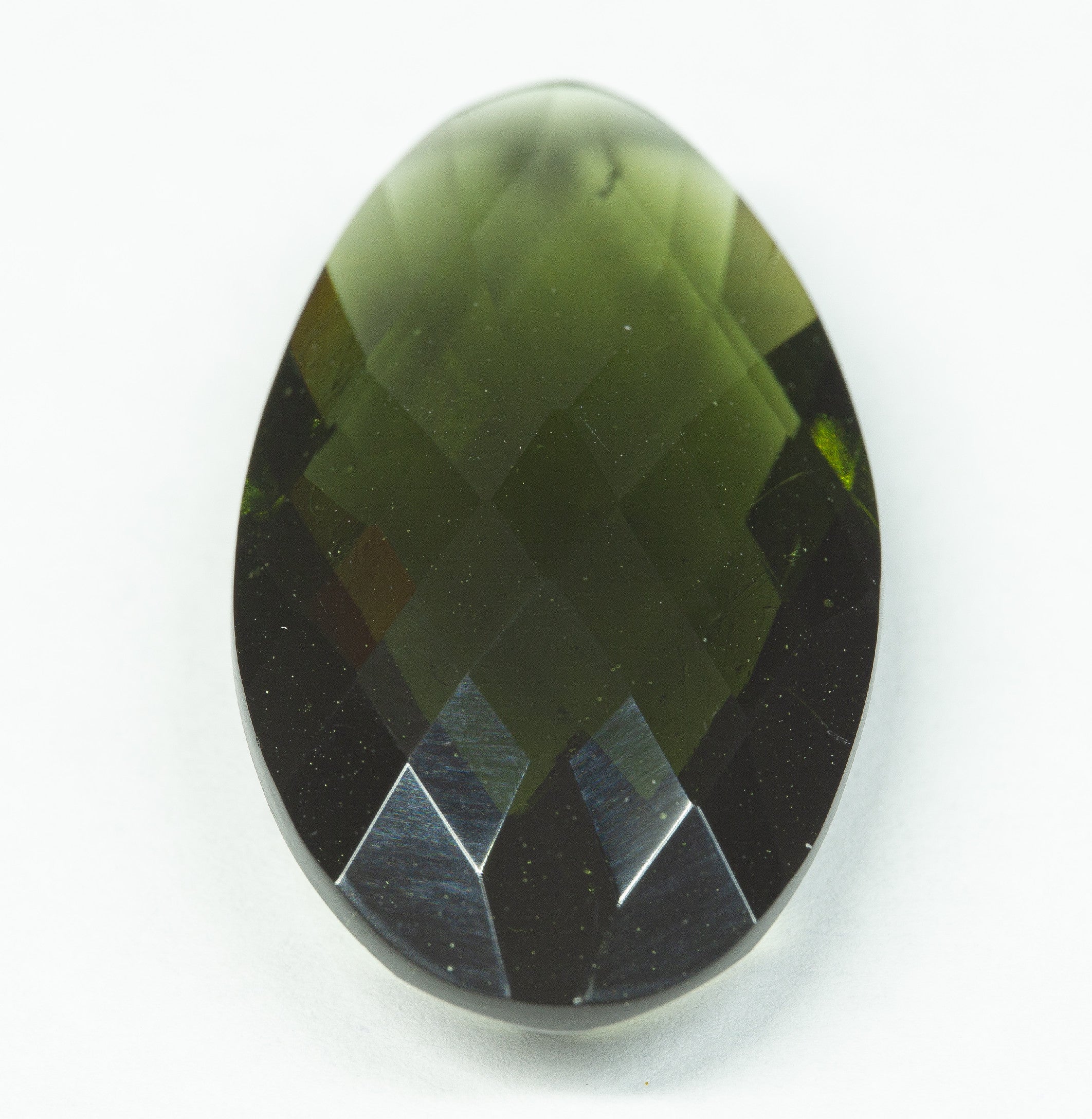 Faceted moldavite 21,85ct
