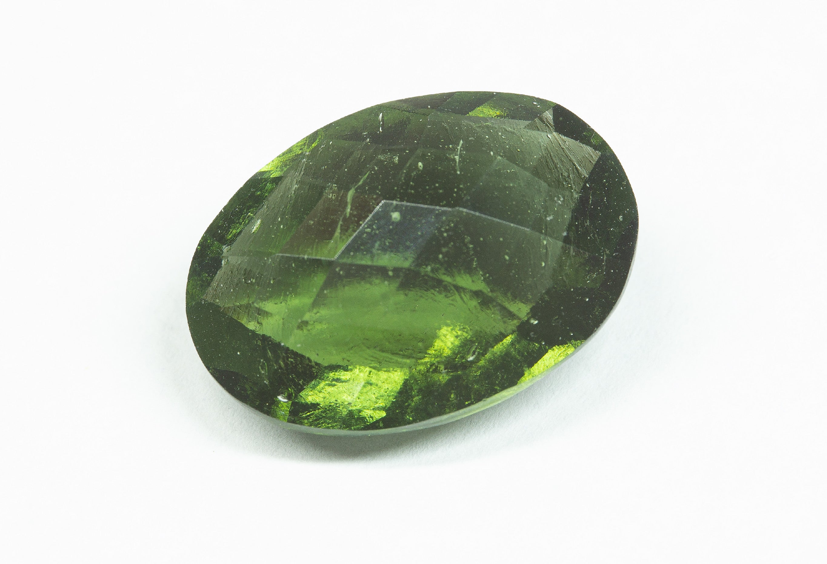 Faceted moldavite 12,4ct